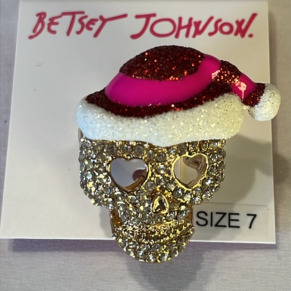 Betsey Johnson Holiday Santa Pink Crystal Skull Ring NWT - Picture 8 of 9